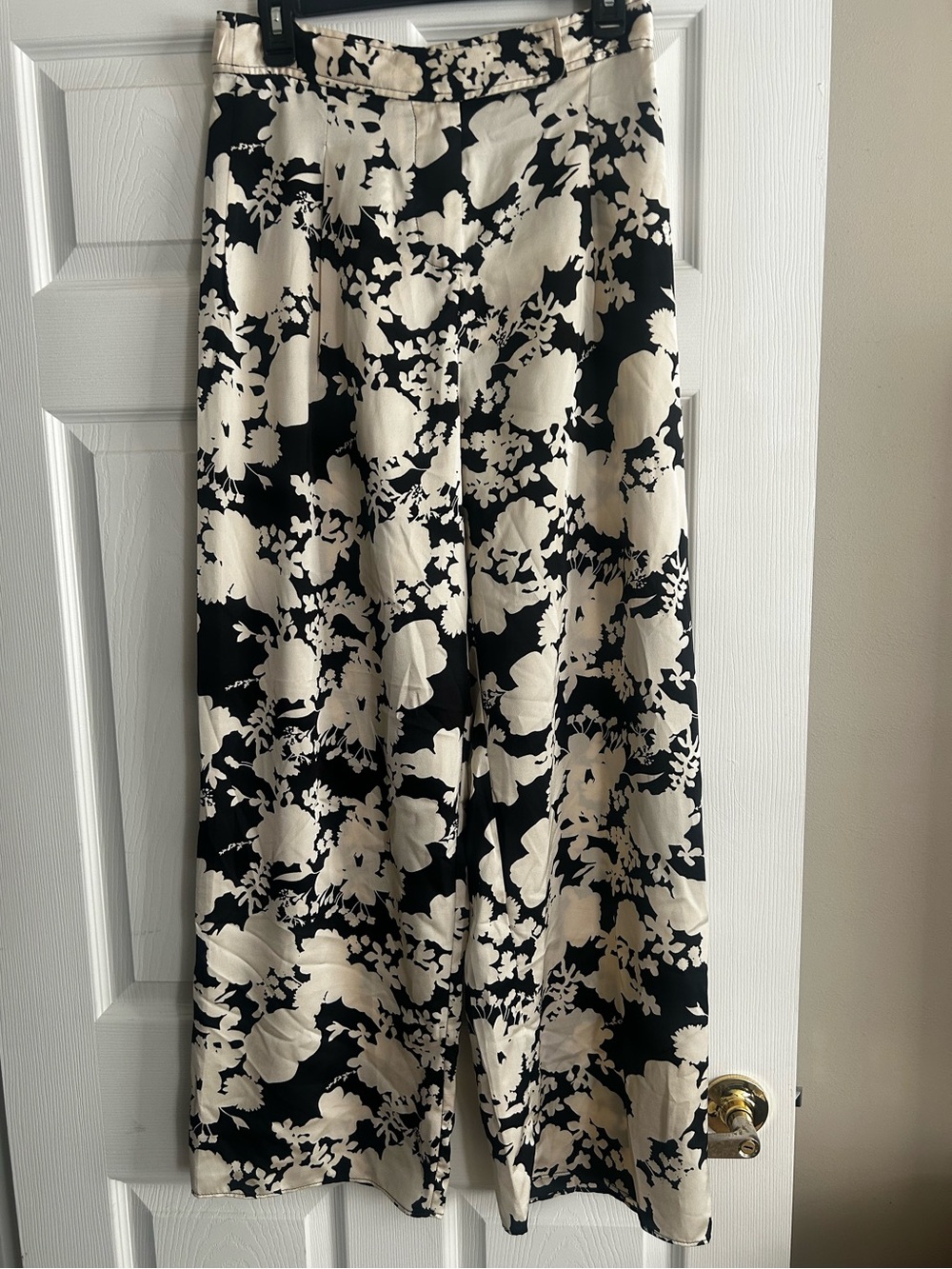 Lulus Black Cream Floral High Waist Wide Leg Pants Size M